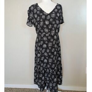Everly Floral Midi Dress Short Sleeve V Neck Large Black‎ White Tiered Lined